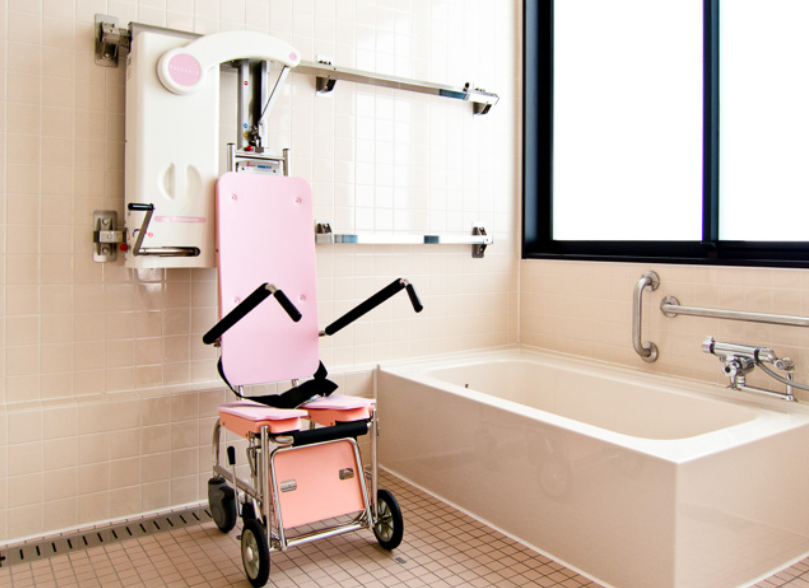 介護浴槽の価格 値段 と評判 おすすめの特殊浴槽 フクロウ介護 施設向け福祉用具の見積りサイト