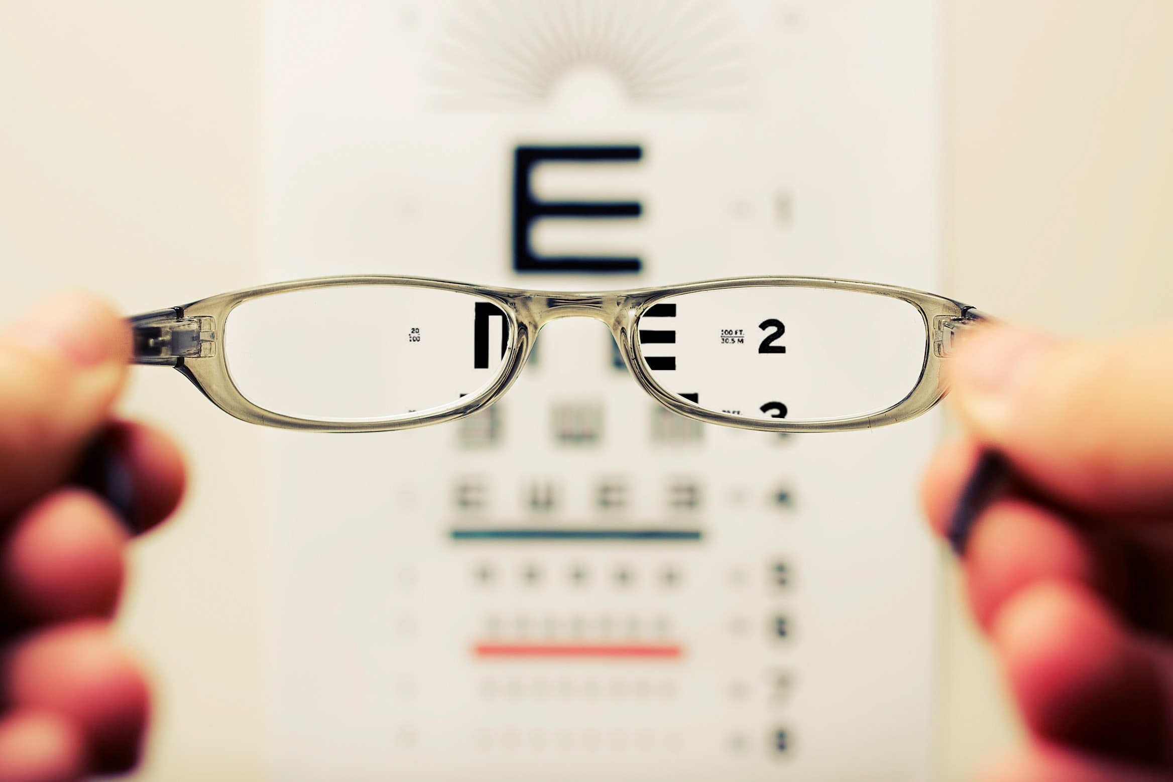 【眼科向け】視力検査機器のおすすめメーカーと価格相場は？